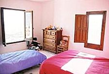 A twin bedroom in casa Mirador Alta, Mairena - Nevada